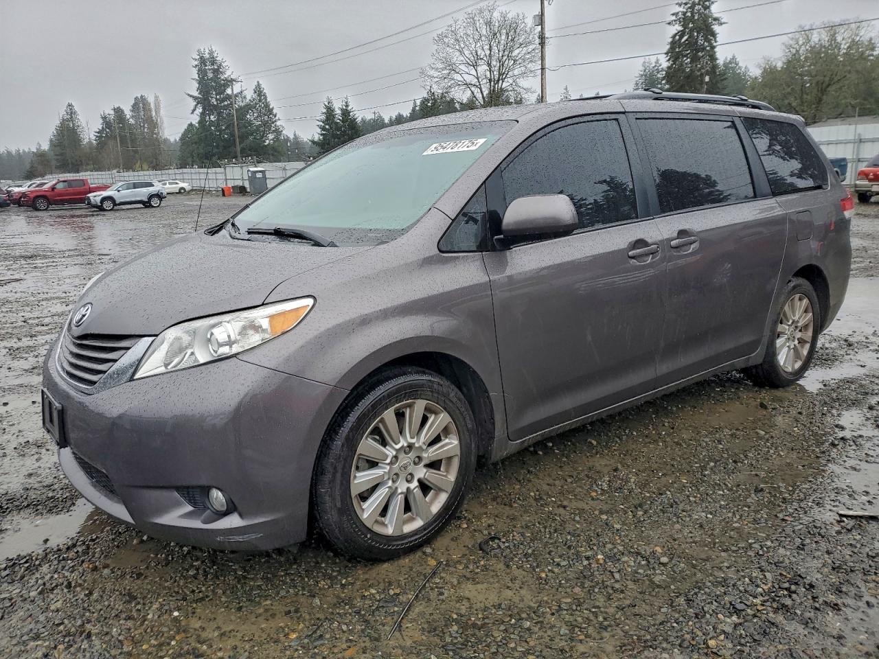 2011 Toyota Sienna XLE, VIN 5TDDK3DC8BS008252 — Minor dents and scratches
