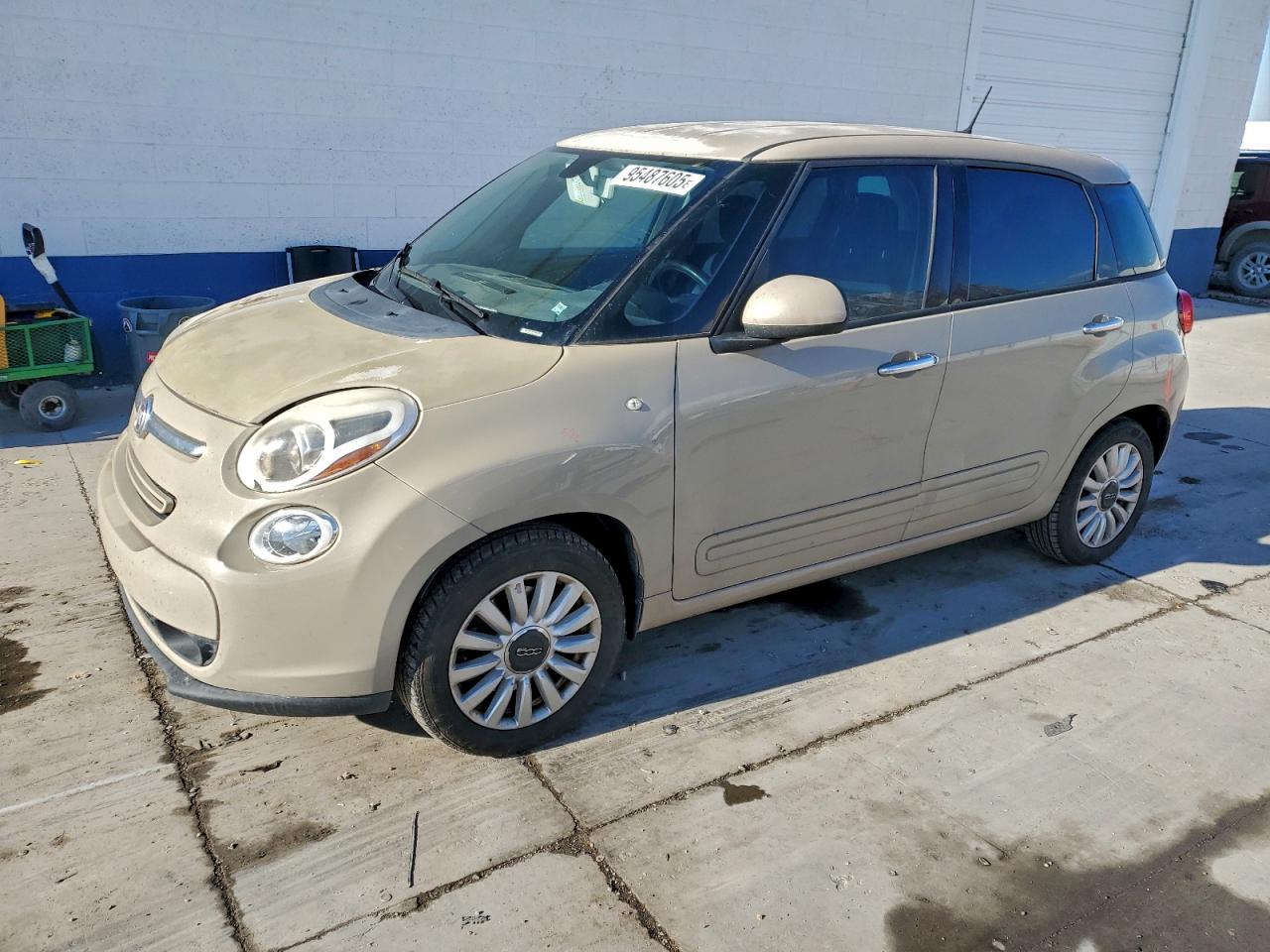 2015 FIAT 500L Easy, VIN ZFBCFABHXFZ032790 — Side