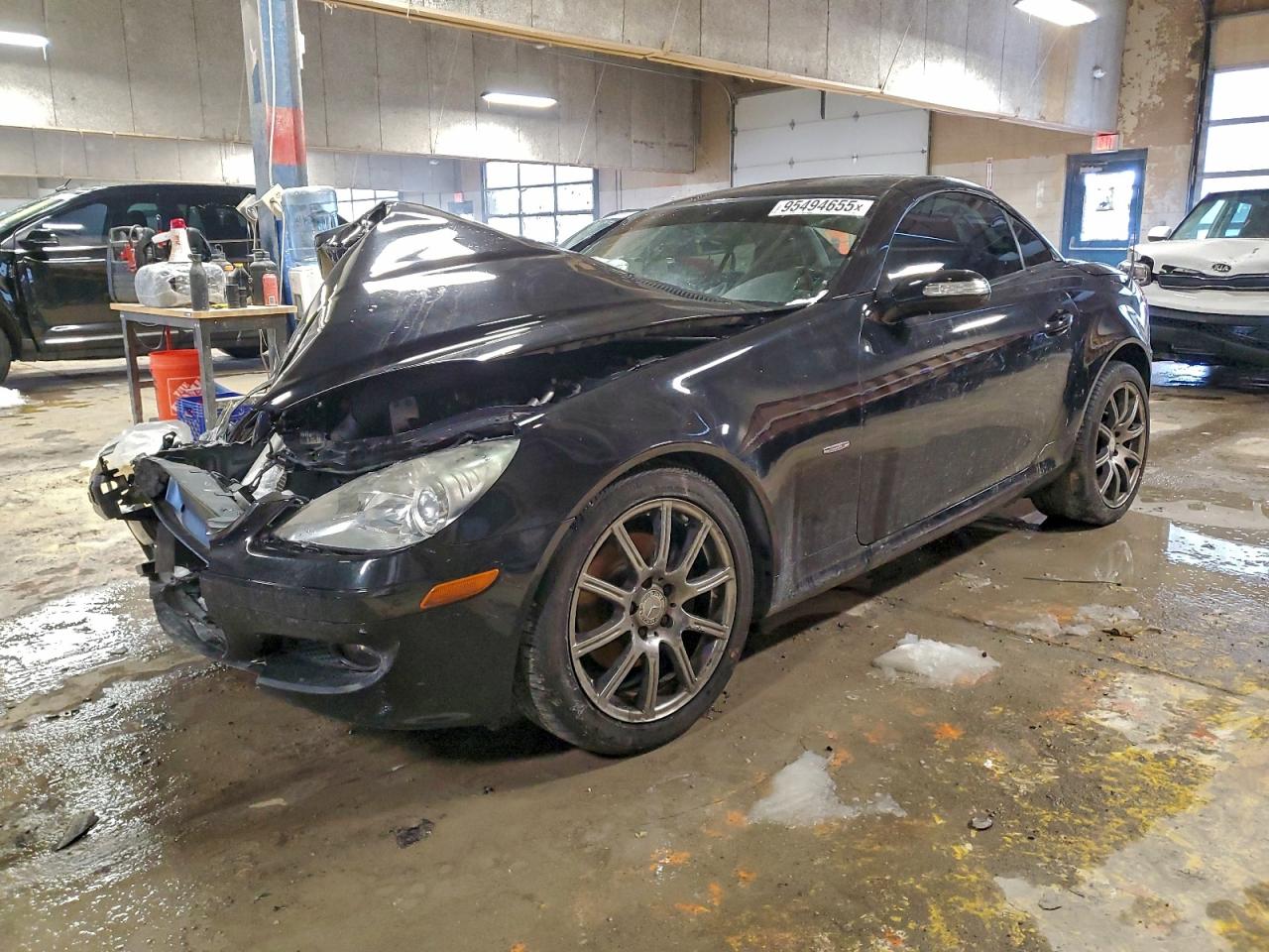 2008 Mercedes-Benz SLK 280, VIN WDBWK54F38F185295 — Front end