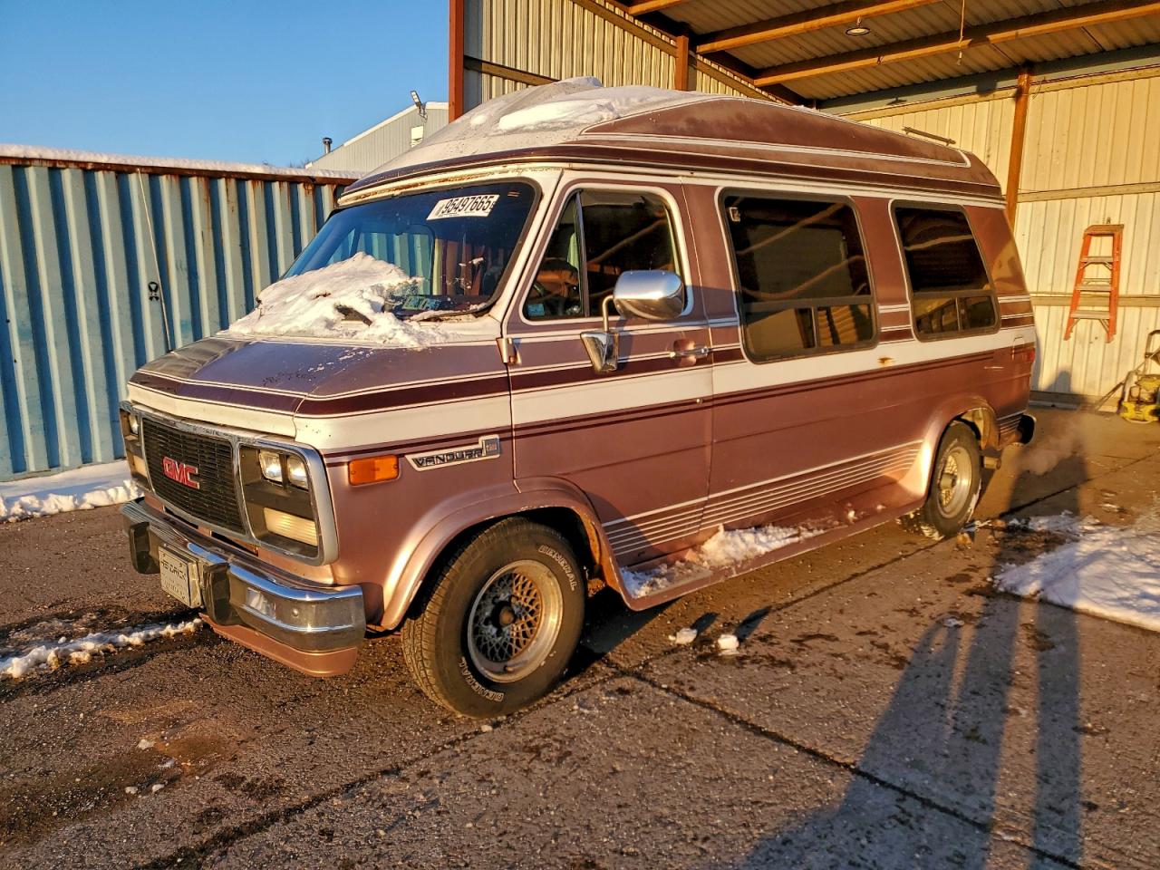 1992 GMC Vandura, VIN 2GTEG25K8N4500392 — Rear end