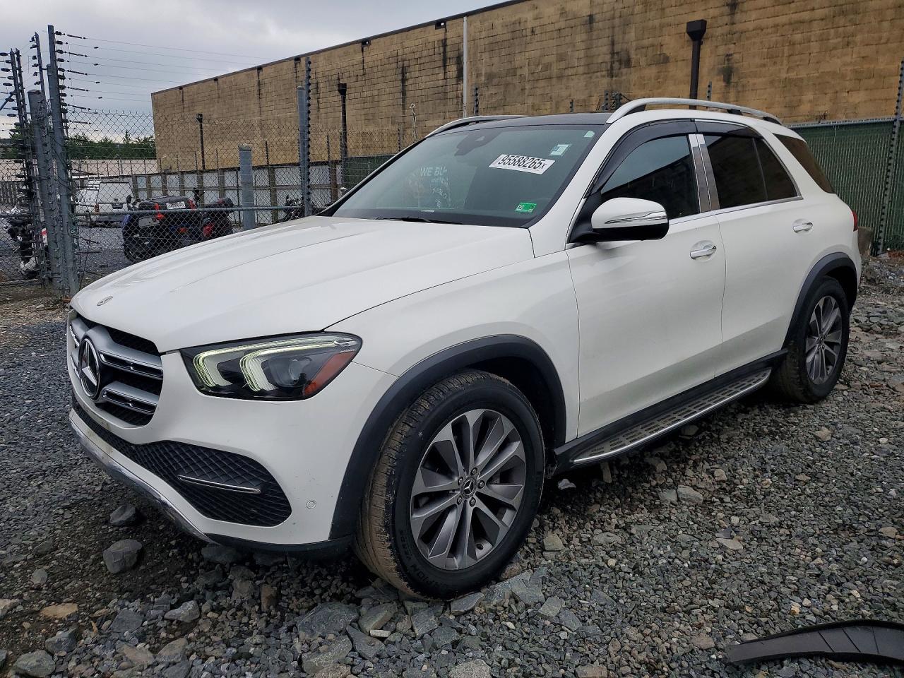 2020 Mercedes-Benz GLE 350, VIN 4JGFB4KB1LA067145 — Front end