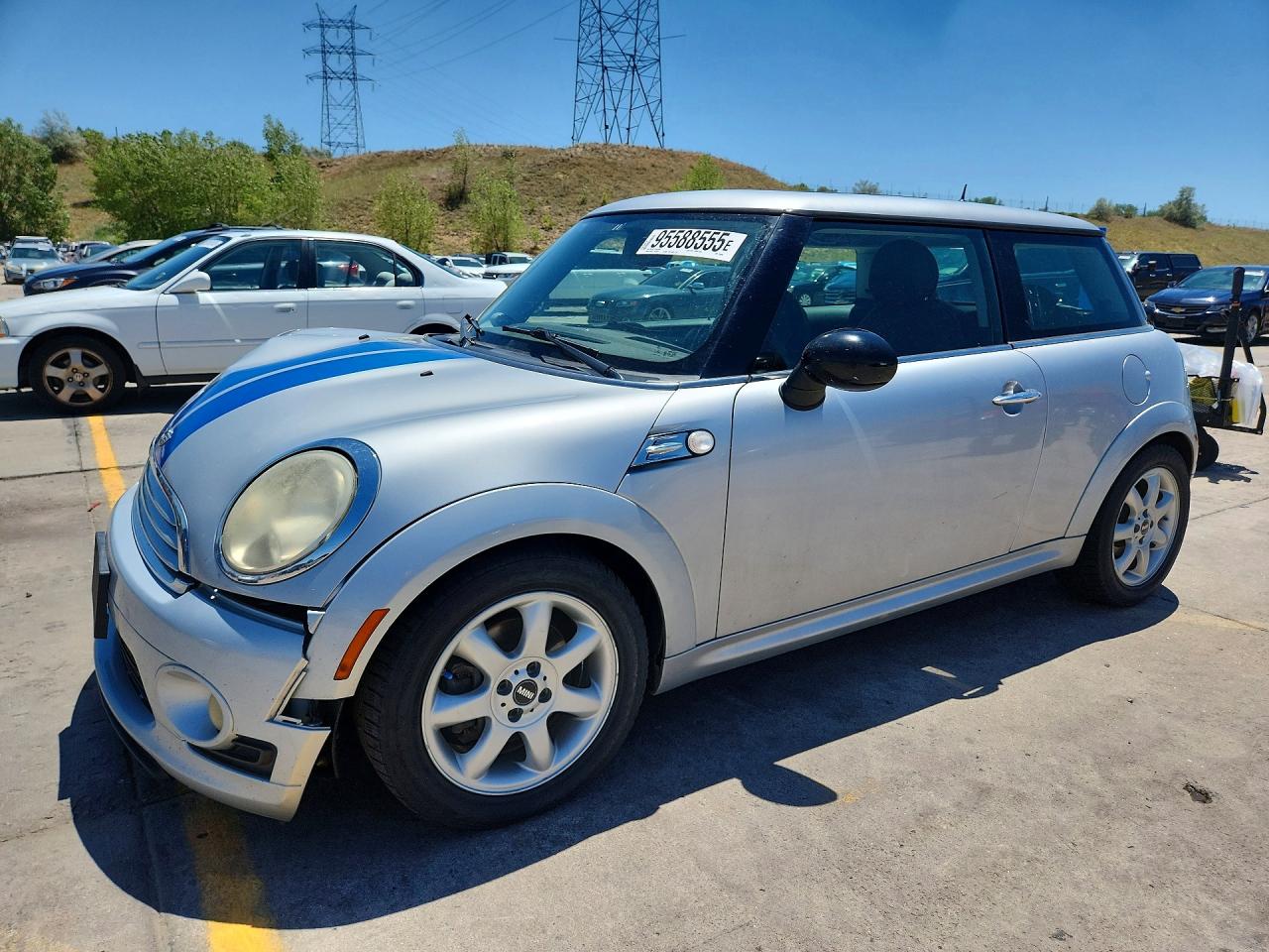 2010 MINI Hardtop, VIN WMWMF3C51ATZ28096 — Front end
