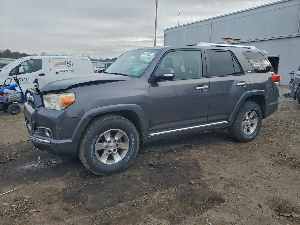 2010 Toyota 4Runner SR5, VIN JTEZU5JR1A5000417 — Front end