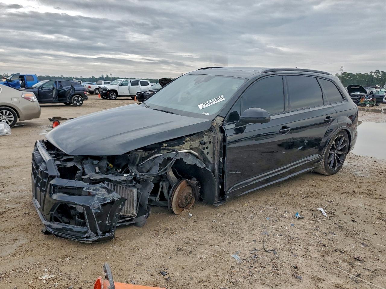2020 Audi SQ7 Premium Plus, VIN WA1AWAF71LD012033 — Перед