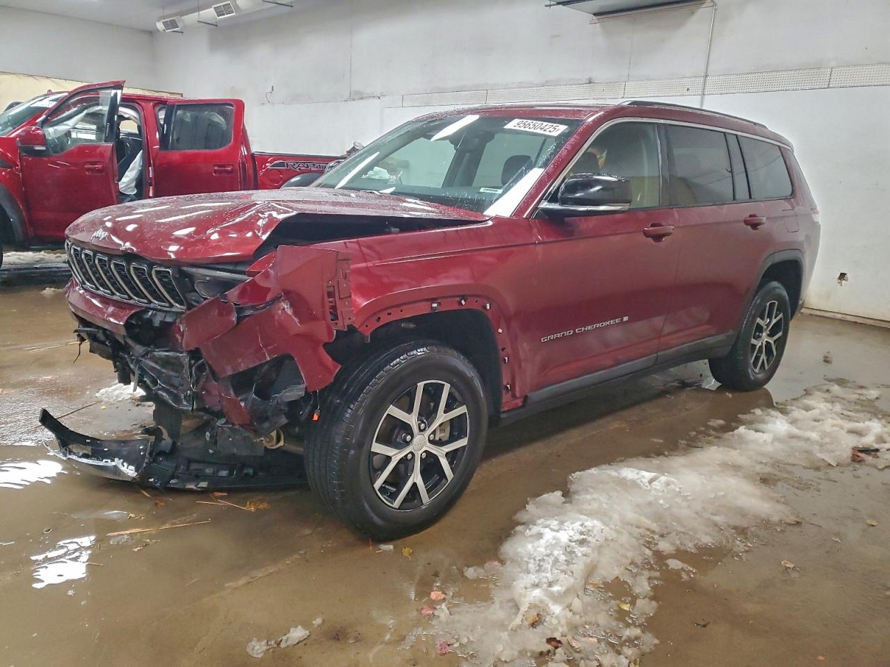 2023 Jeep Grand Cherokee Limited, VIN 1C4RJKBG4P8852471 — Front end