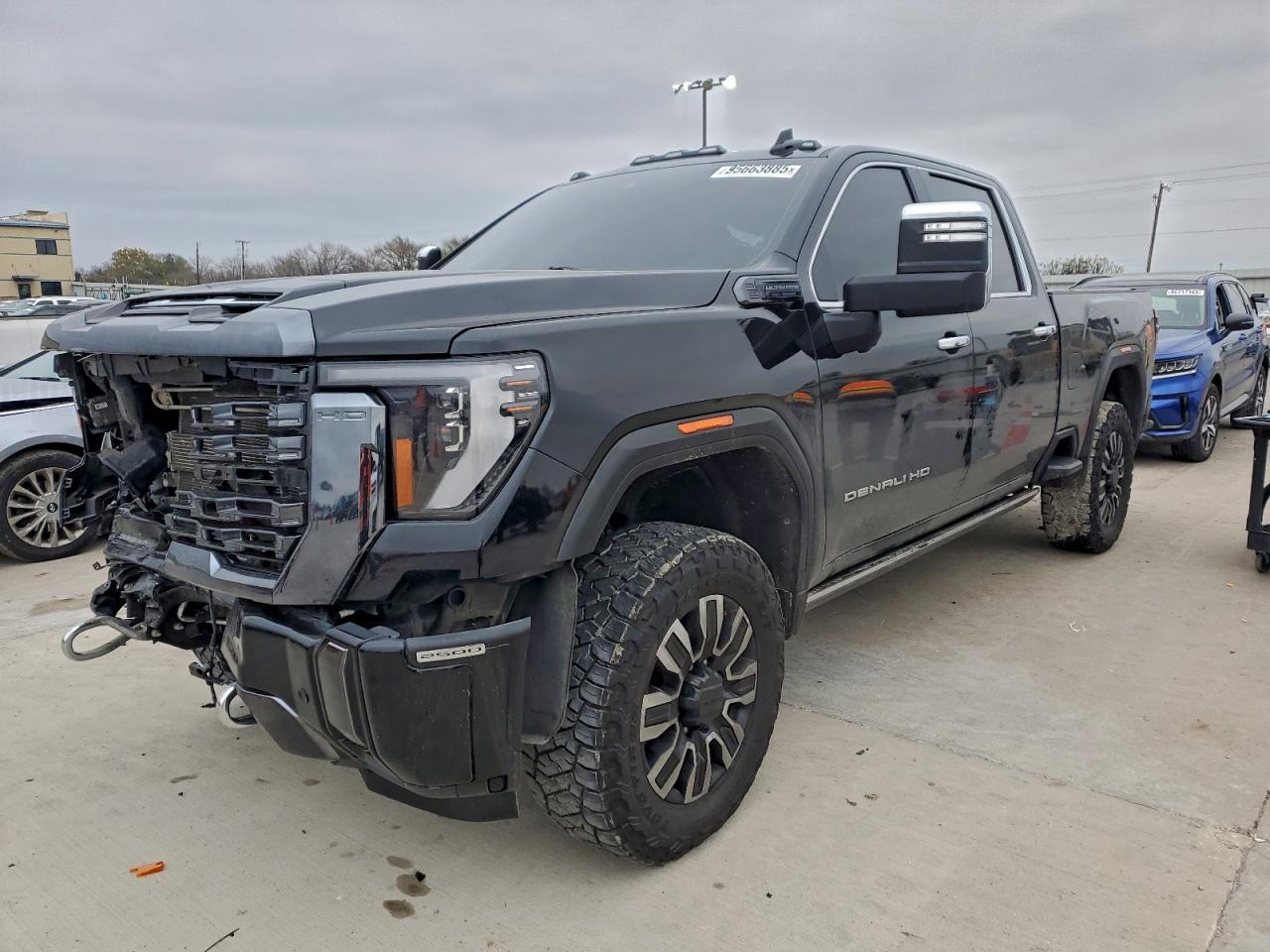 2024 GMC Sierra 2500HD Denali Ultimate, VIN 1GT49XEY0RF102567 — Front end