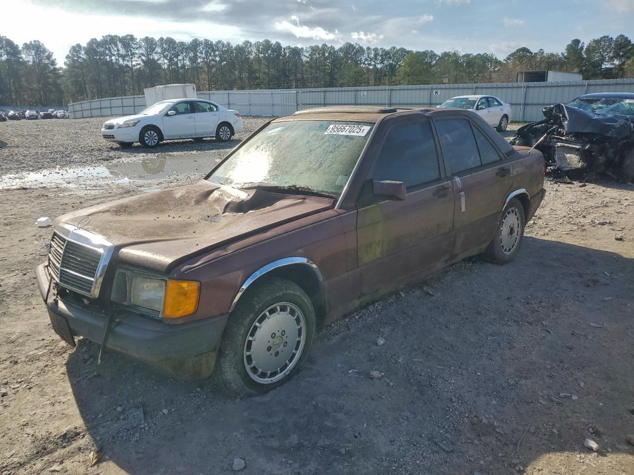 1991 Mercedes-Benz 190, VIN WDBDA29D2MF819044 — Front end