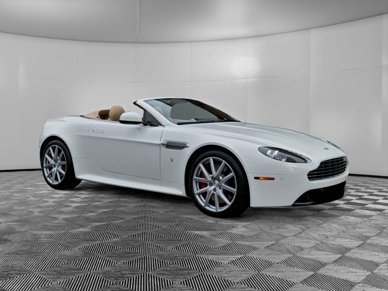 2015 Aston Martin Vantage, VIN SCFEKBEL8FGD18838 — Обычный износ