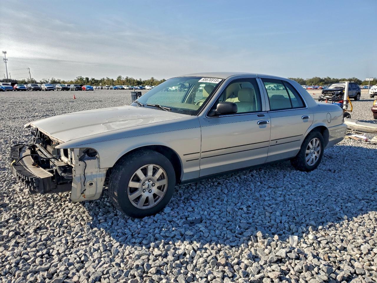 2008 Ford Crown Victoria LX, VIN 2FAFP74V98X133511 — Front end