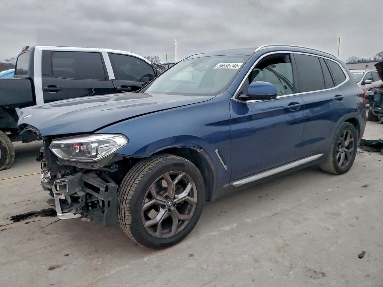 2021 BMW X3 sDrive30i, VIN 5UXTY3C02M9E13754 — Front end