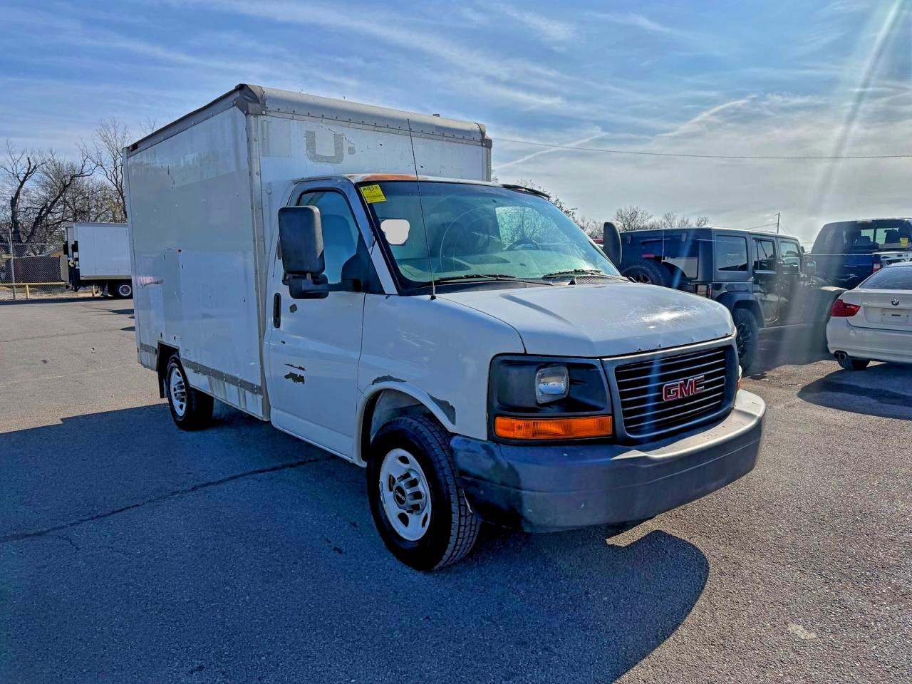 2008 GMC Savana Commercial SRW 9E9, VIN 1GDGG31C681910872 — Minor dents and scratches