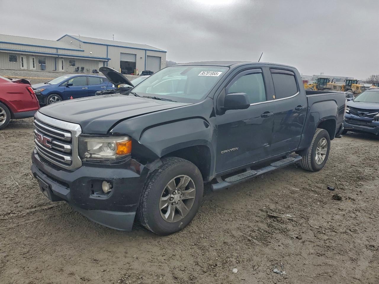 2015 GMC Canyon 2WD SLE, VIN 1GTG5BEA4F1137944 — Front end