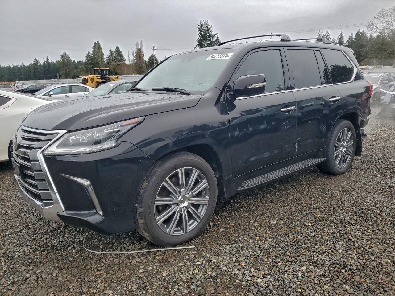 2017 Lexus LX 570, VIN JTJHY7AX0H4242837 — Rear end