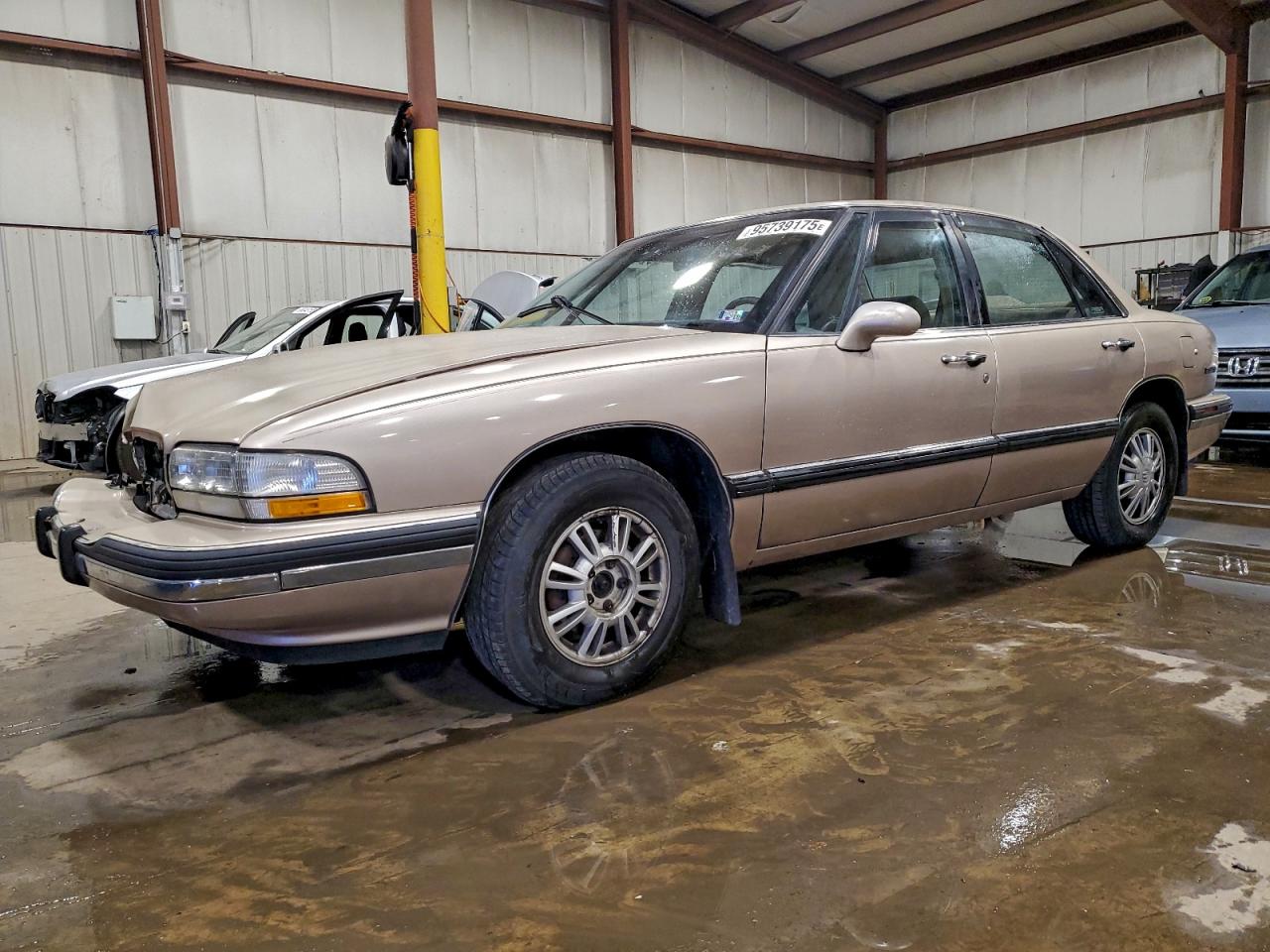 1993 Buick LeSabre 90th Anniversary Edition, VIN 1G4HP53L8PH526255 — Перед