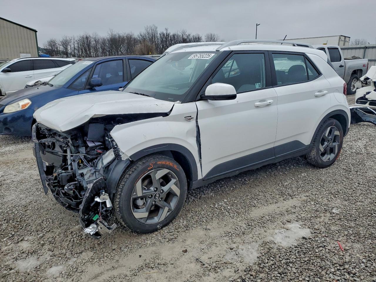 2024 Hyundai Venue SEL, VIN KMHRC8A3XRU341820 — Front end