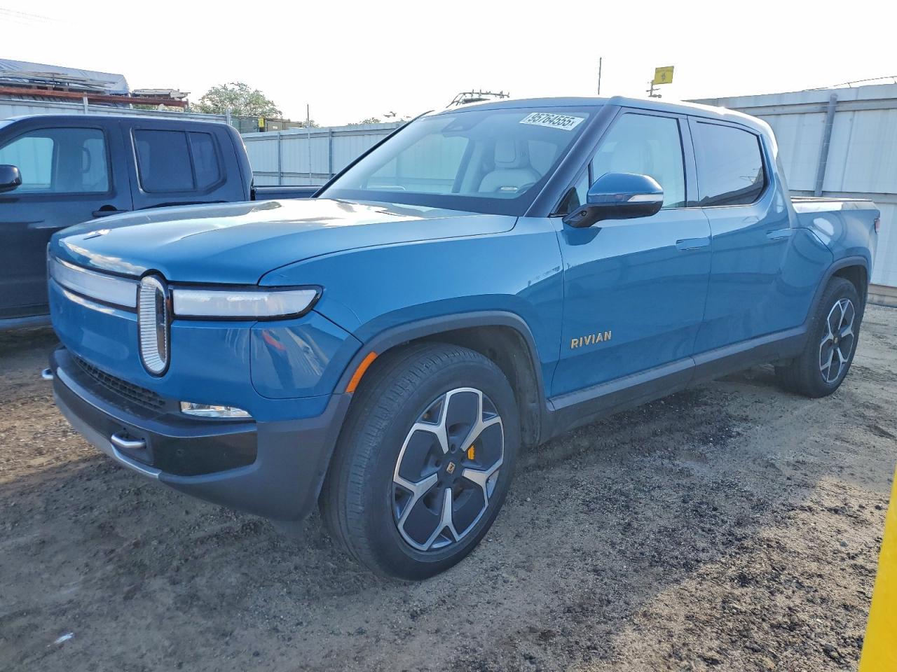 2022 Rivian R1T Adventure, VIN 7FCTGAAA0NN010702 — Undercarriage