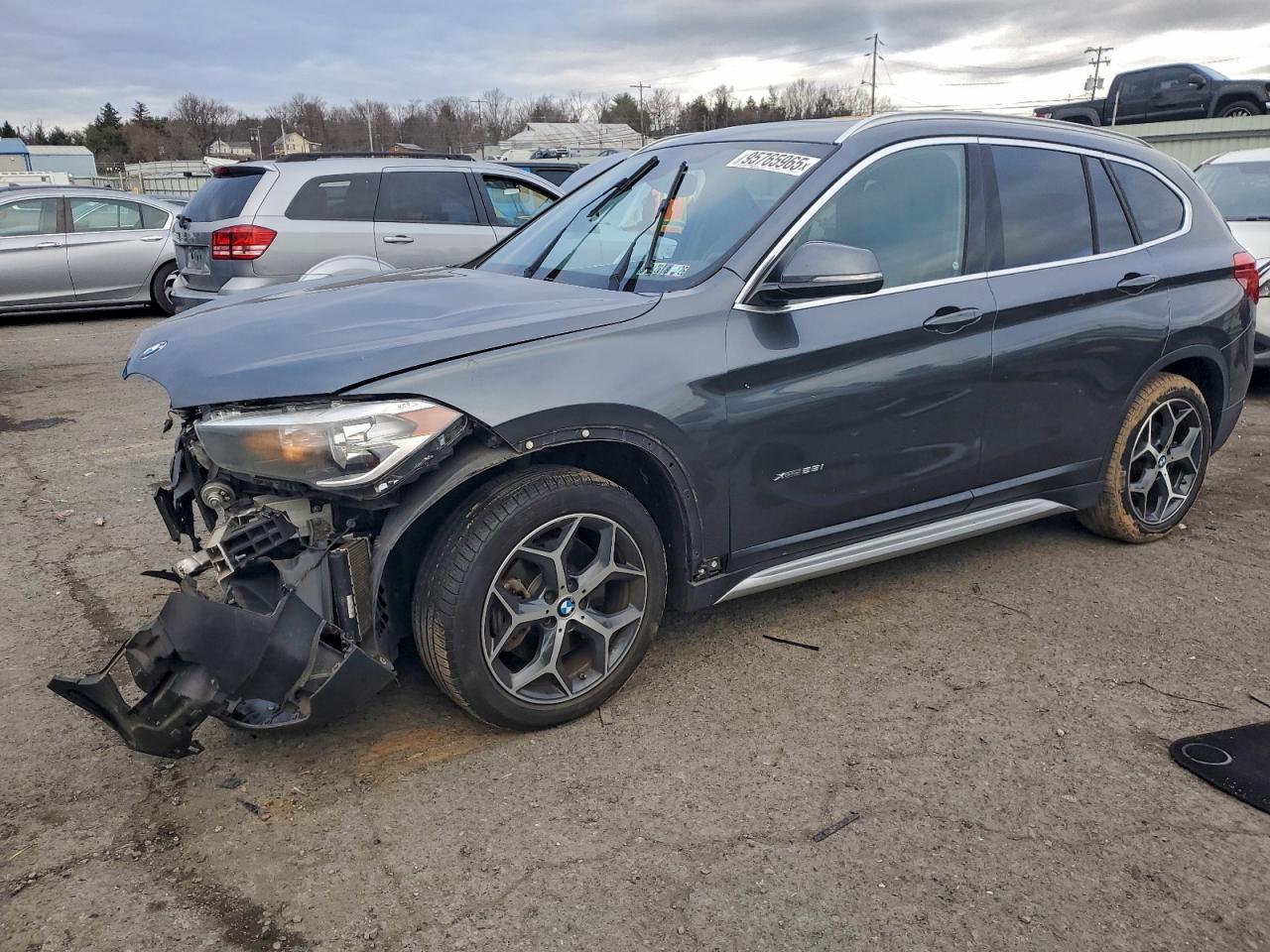 2018 BMW X1 xDrive28i, VIN WBXHT3C37J5F90726 — Front end