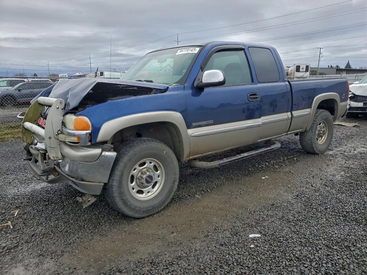 2002 GMC Sierra 2500 SLE, VIN 1GTGK29U82Z269940 — Front end