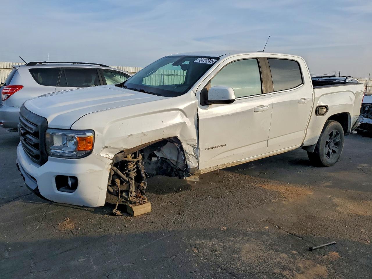 2018 GMC Canyon 4WD SLE, VIN 1GTG6CEN5J1319148 — Front end