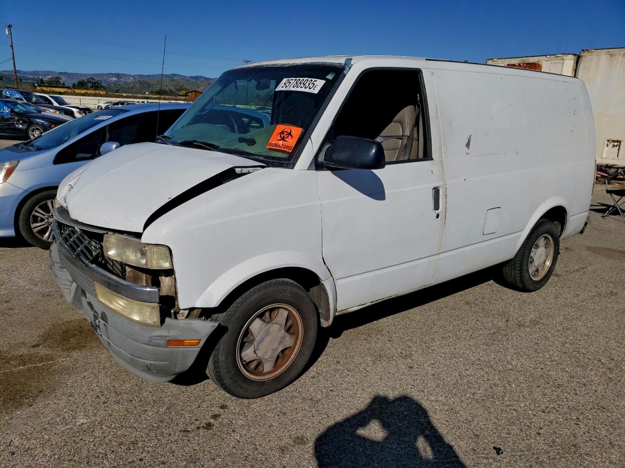 1996 GMC Safari Cargo, VIN 1GTDM19WXTB524090 — Front end