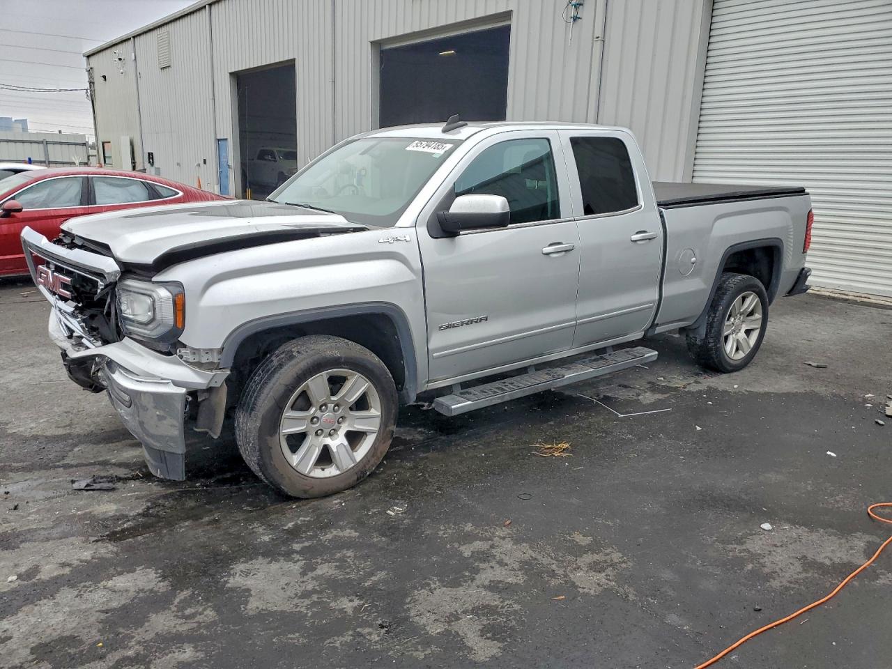 2019 GMC Sierra 1500 SLE, VIN 2GTV2MEC2K1231726 — Перед