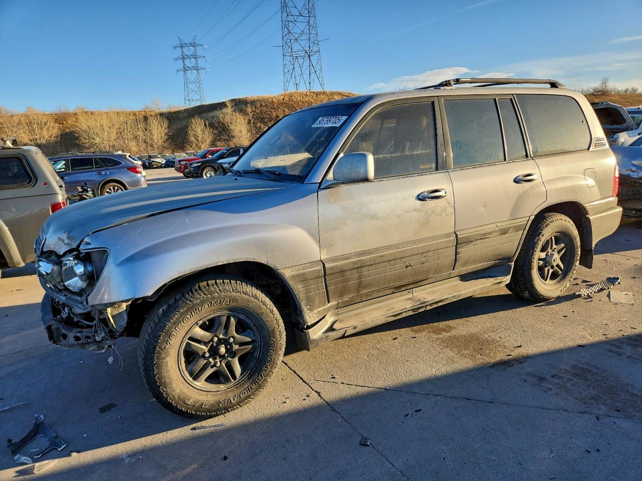 2001 Lexus LX 470, VIN JTJHT00W913502971 — Front end