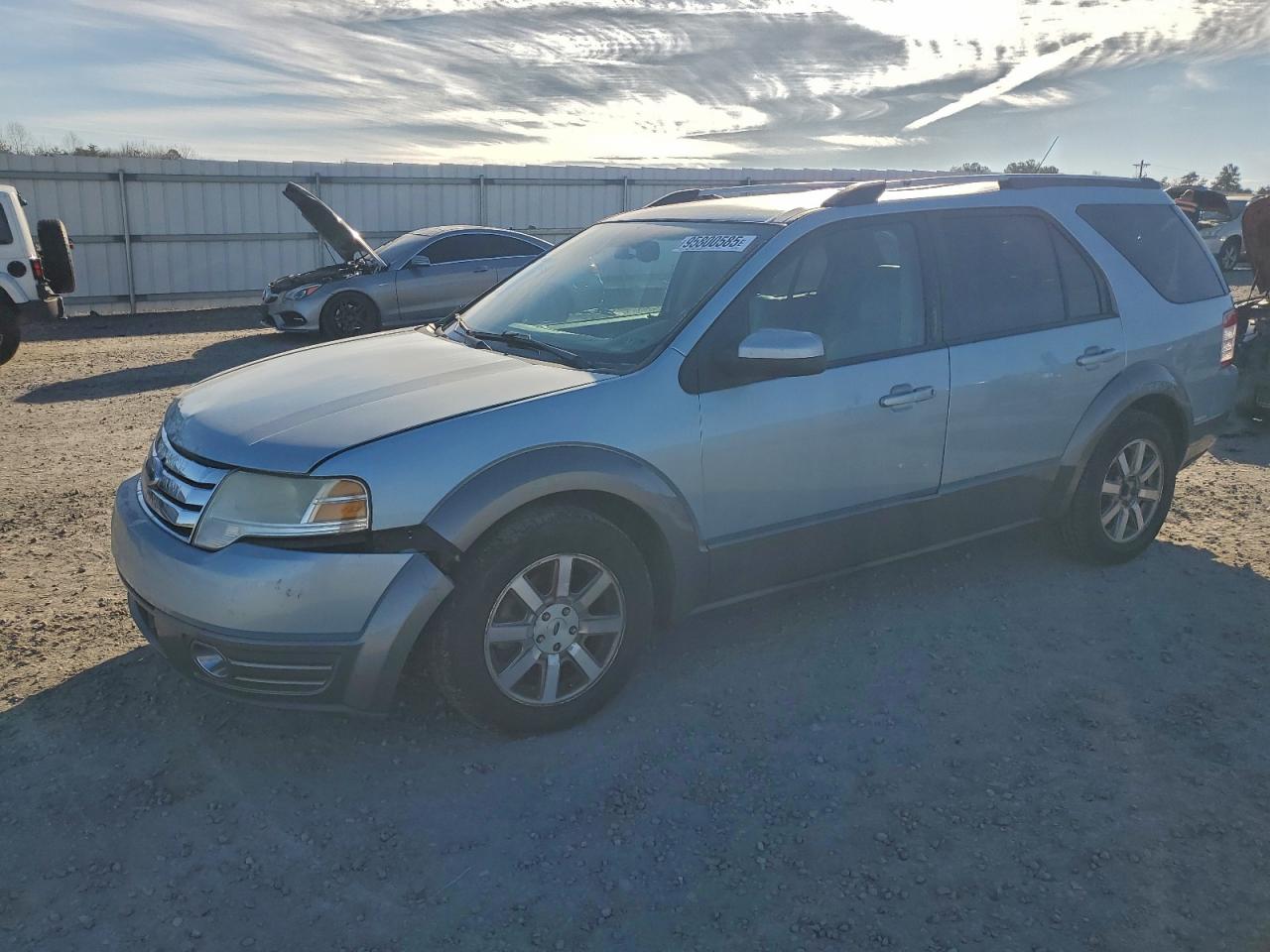 2008 Ford Taurus X SEL, VIN 1FMDK02WX8GA27833 — Front end