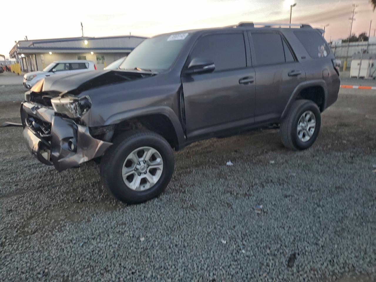 2016 Toyota 4Runner SR5, VIN JTEBU5JR1G5349183 — Front end