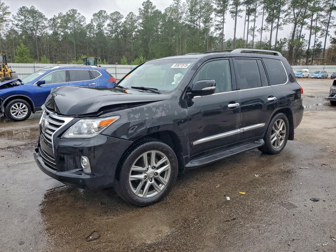2014 Lexus LX 570, VIN JTJHY7AX3E4147040 — Front end