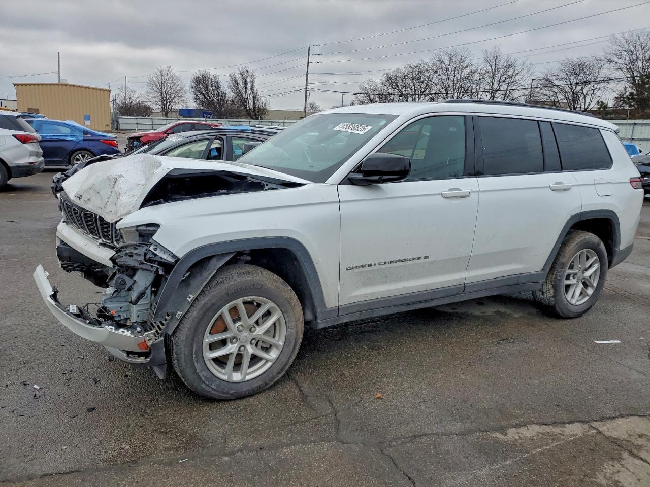 2024 Jeep Grand Cherokee Laredo, VIN 1C4RJKAG1R8617613 — Front end