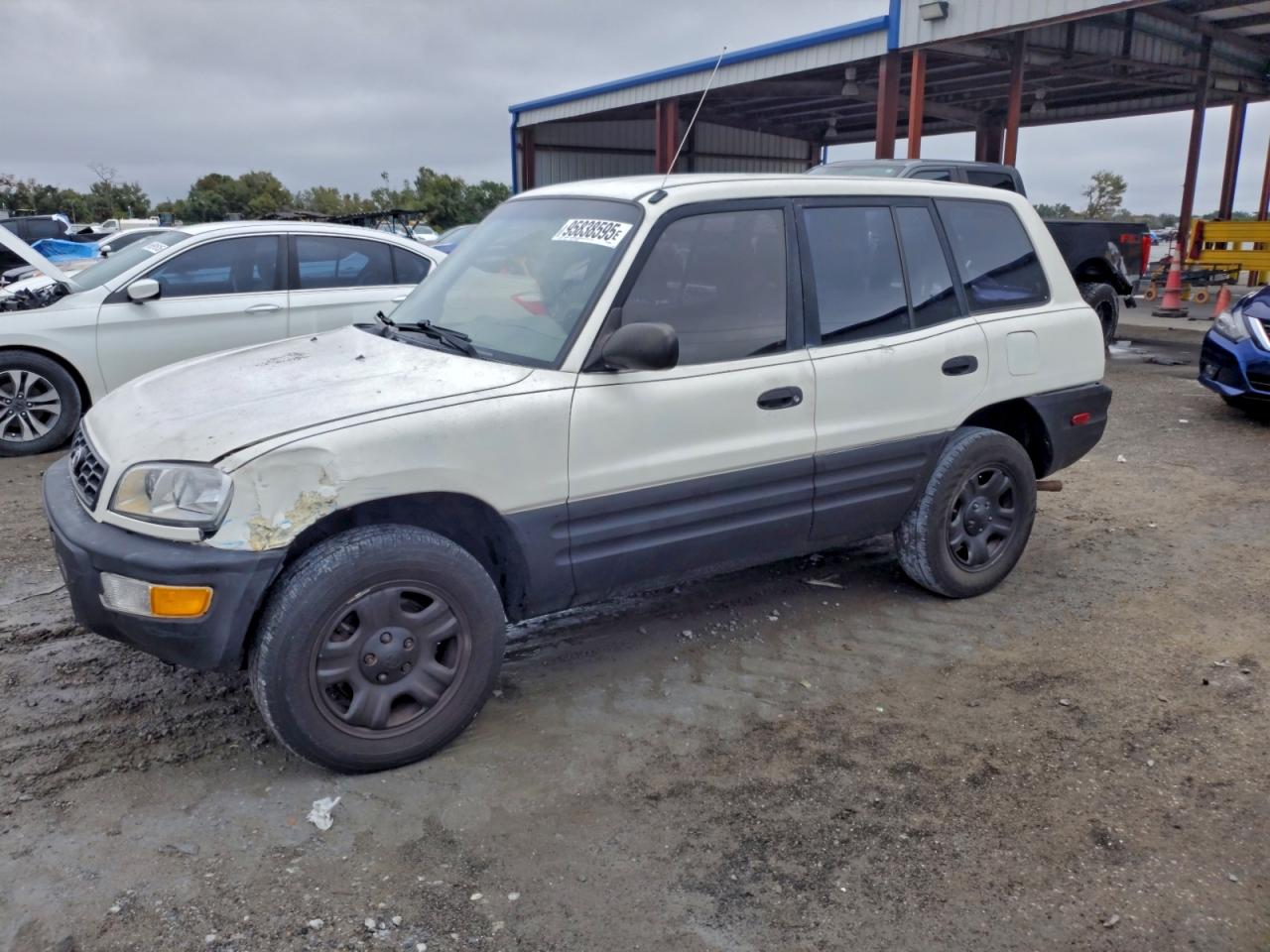 1998 Toyota RAV4, VIN JT3HP10V7W7090381 — Rear end