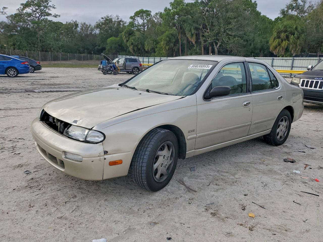 1994 Nissan Altima GLE, VIN 1N4BU31D7RC134232 — Rear end