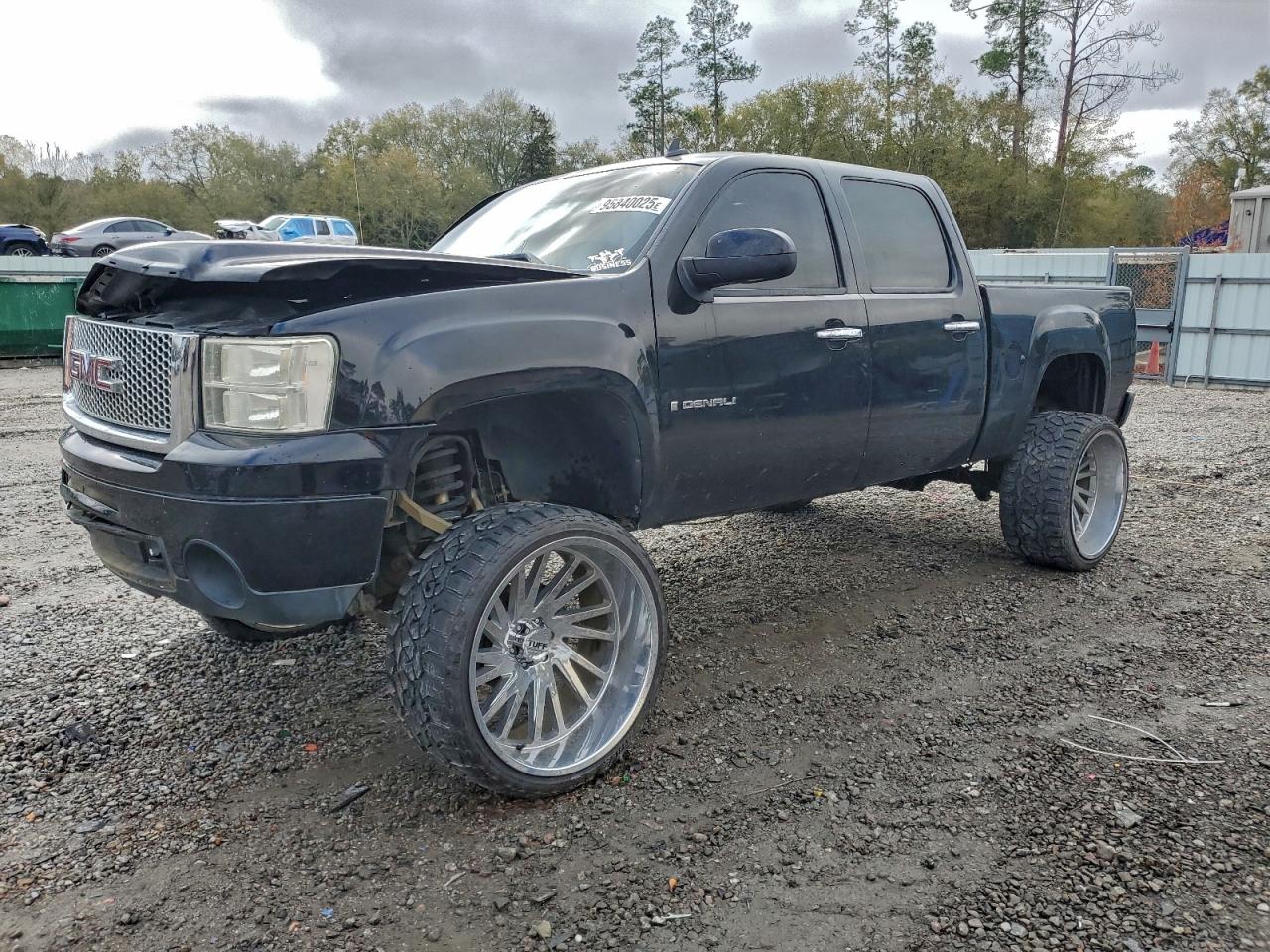 2008 GMC Sierra Denali, VIN 2GTEK638381275754 — Front end