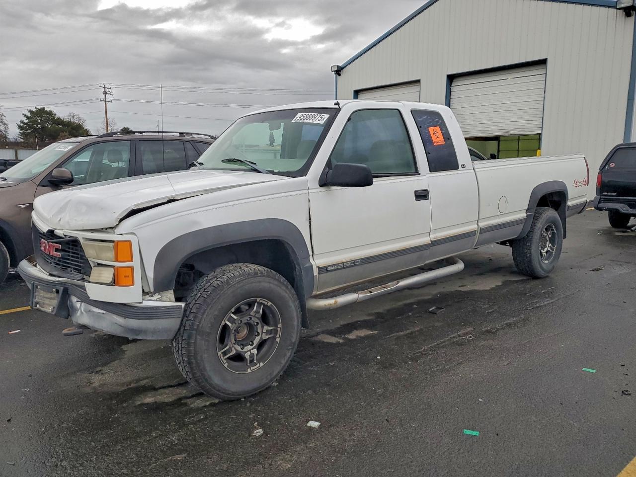1998 GMC Sierra 2500, VIN 1GTGK29J6WE524099 — Front end