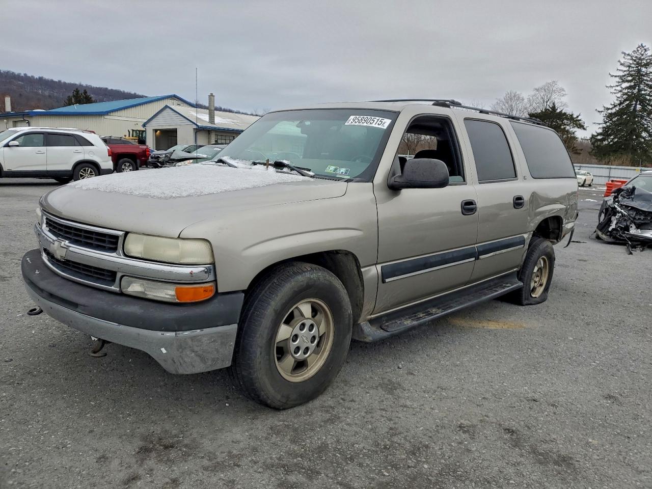 2001 Chevrolet Suburban LS, VIN 3GNFK16T31G281517 — Rear end