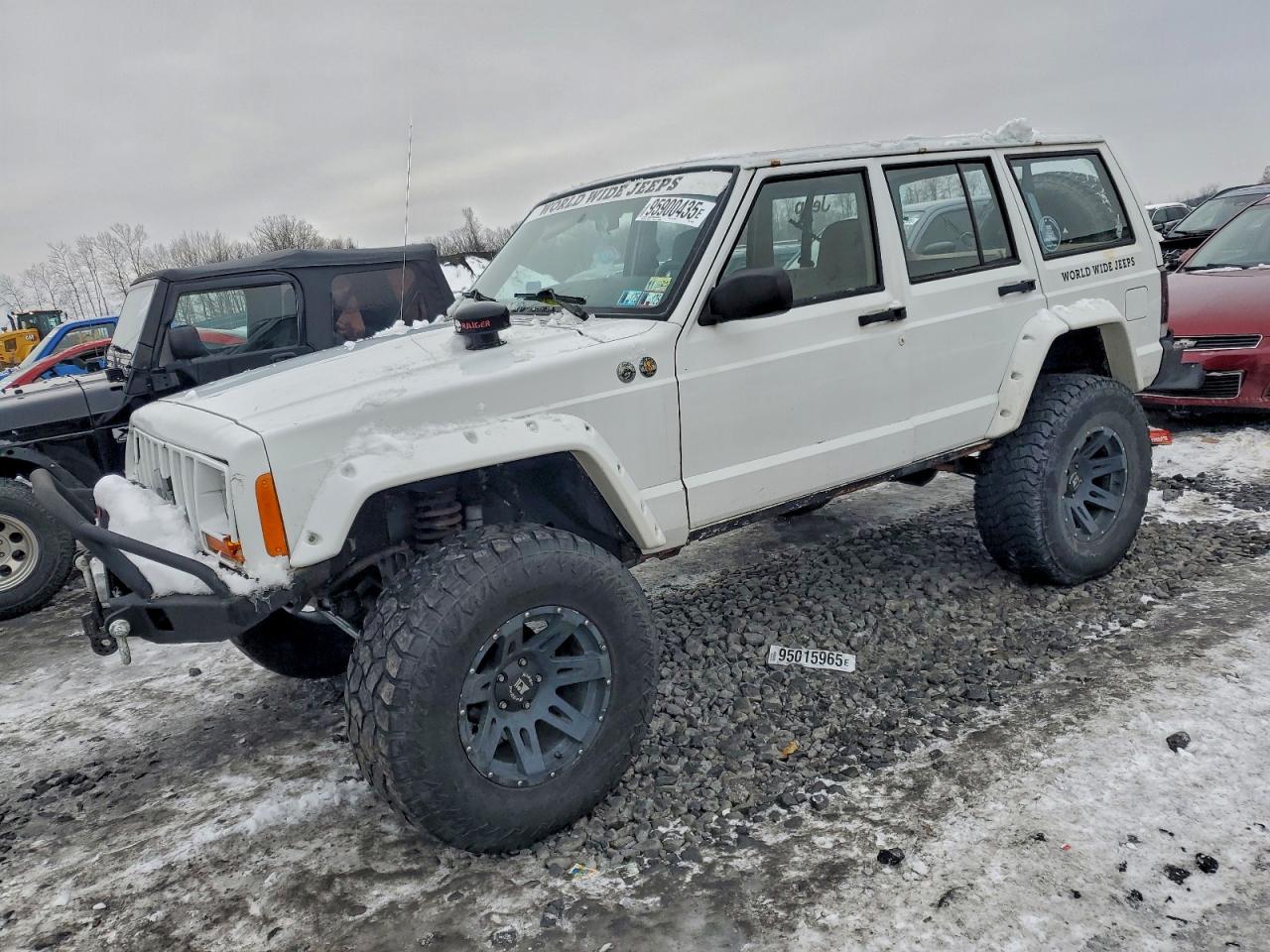2001 Jeep Cherokee Sport, VIN 1J4FT48S11L548565 — Vandalism