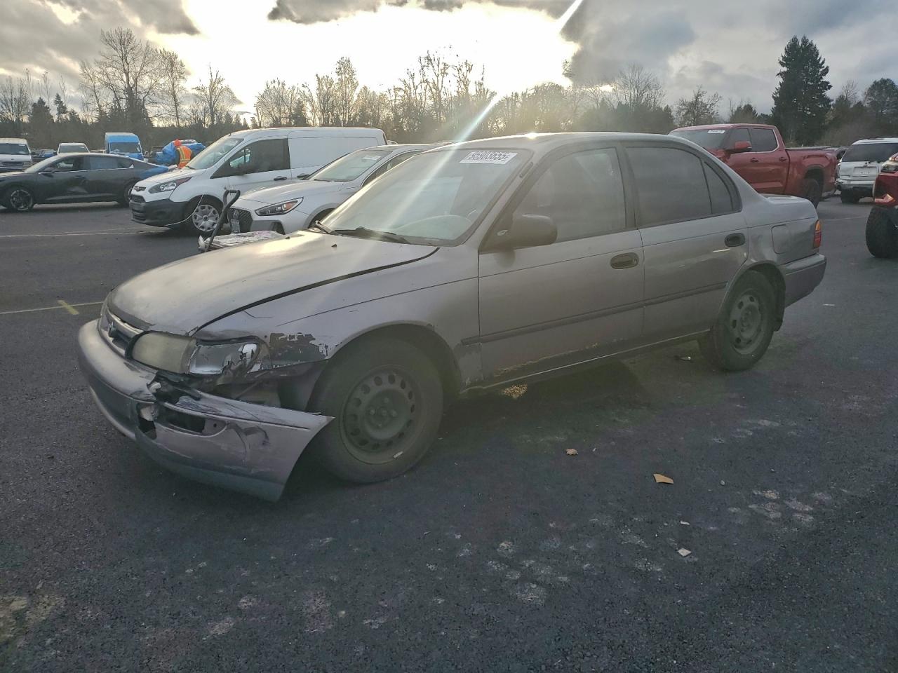 1995 Toyota Corolla DX, VIN 1NXAE09B7SZ276676 — Front end