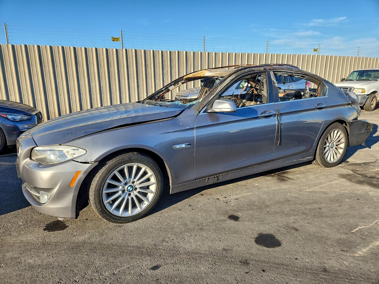 2012 BMW 5 Series 535i, VIN WBAFR7C57CC816087 — Пожар в салоне