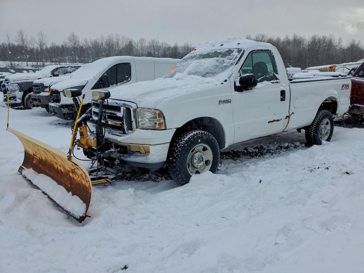 2005 Ford F-250 XL, VIN 1FTNF21585EB07169 — Бок