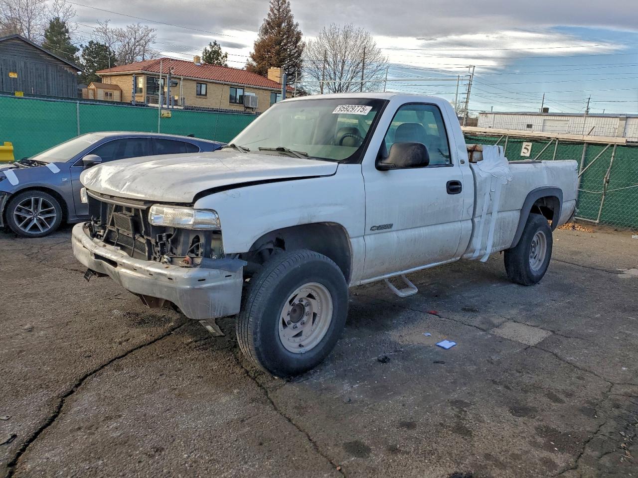2001 Chevrolet Silverado 2500, VIN 1GCGC24U41Z312513 — Front end