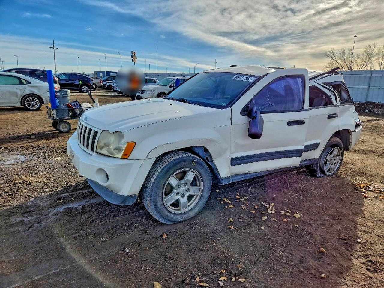2005 Jeep Grand Cherokee Laredo, VIN 1J4GR48KX5C659396 — Side