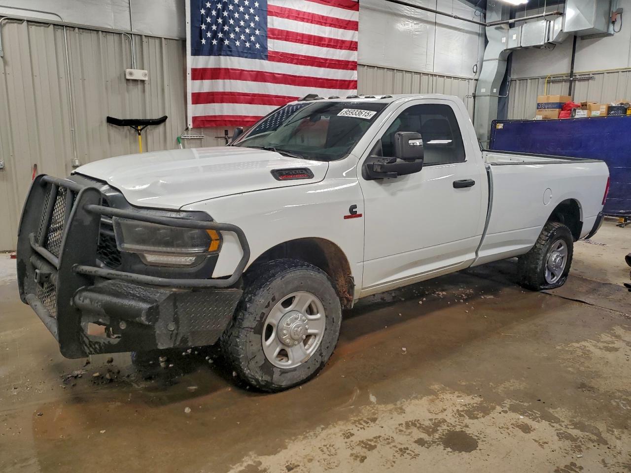 2023 Ram 3500 Tradesman, VIN 3C63R3AL1PG601220 — Бок