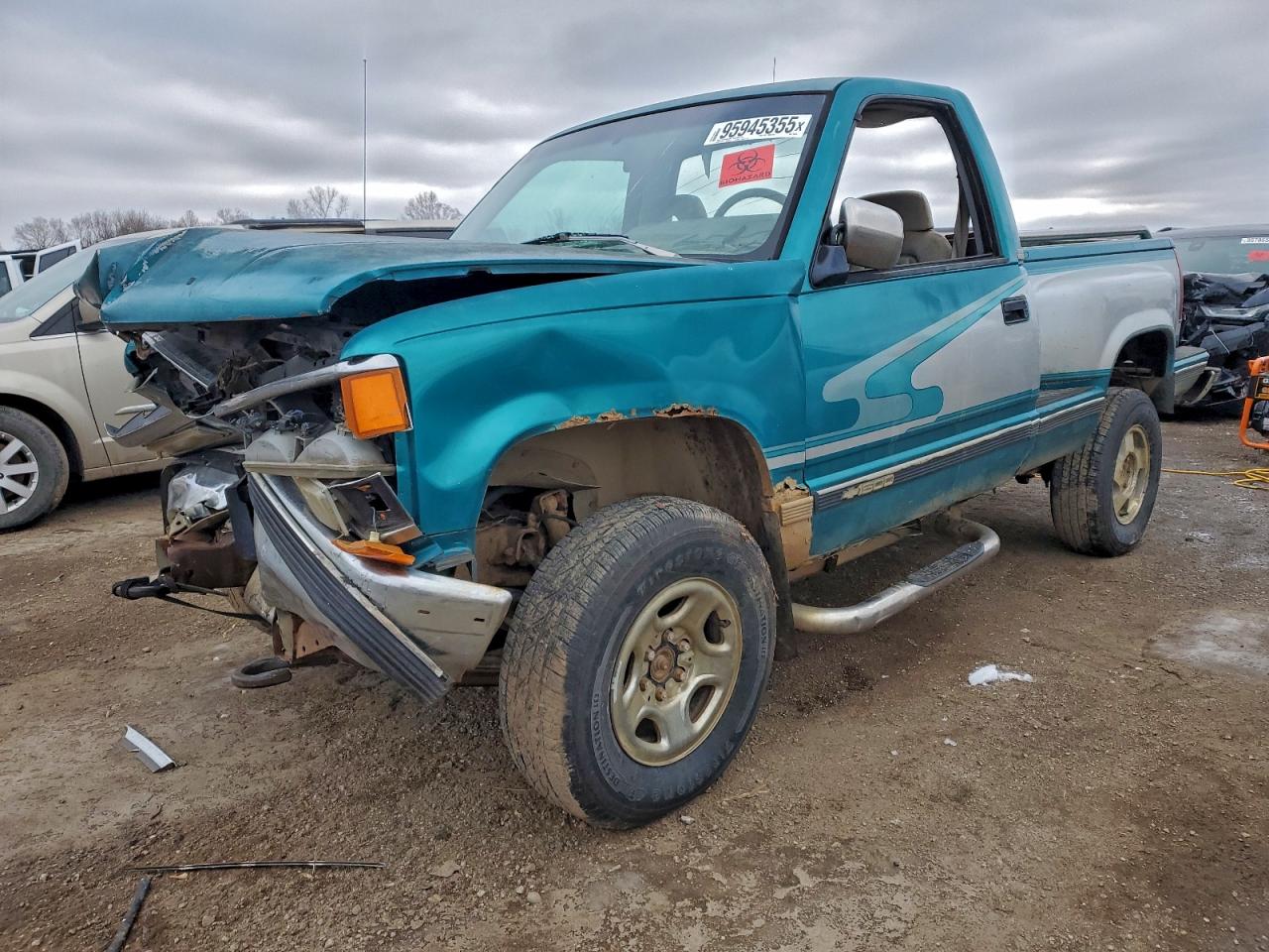 1993 Chevrolet K1500, VIN 1GBEK14K0PZ139735 — Front end