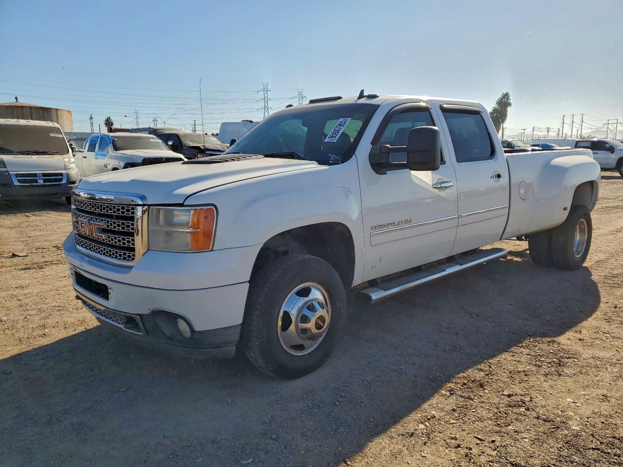 2014 GMC Sierra 3500HD Denali, VIN 1GT426C8XEF120876 — Front end