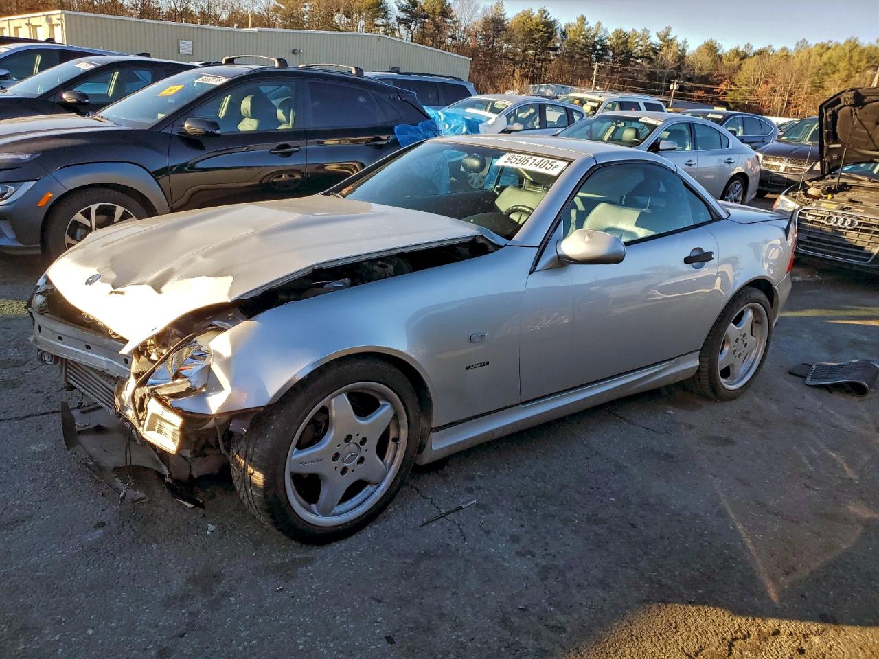 2000 Mercedes-Benz SLK 230 Kompressor, VIN WDBKK47F6YF154563 — Front end
