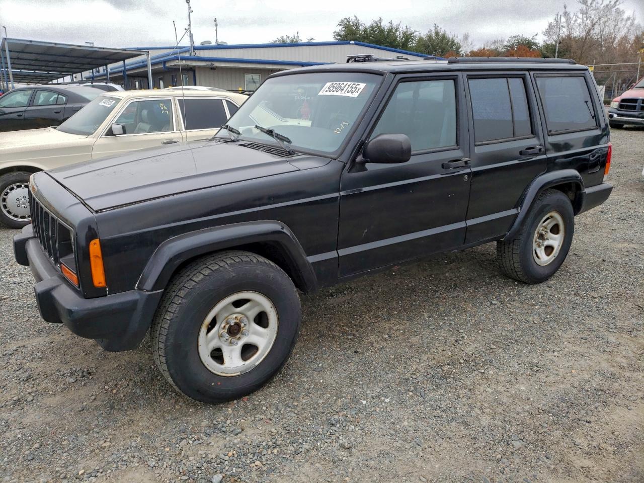 2001 Jeep Cherokee Sport, VIN 1J4FF48S41L532996 — Rear end
