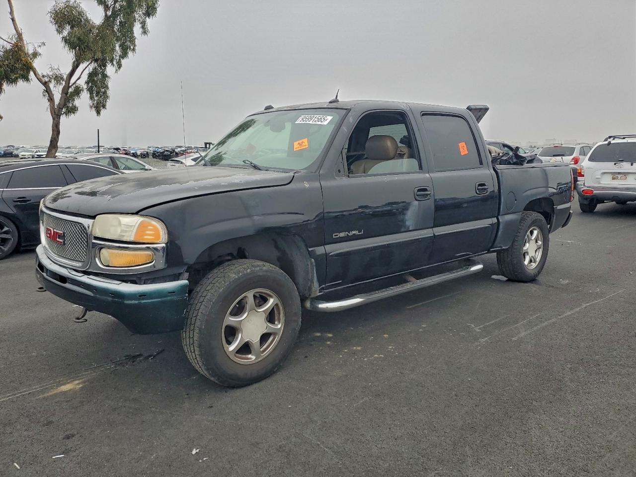 2005 GMC Sierra Denali, VIN 2GTEK63N451187846 — Vandalism