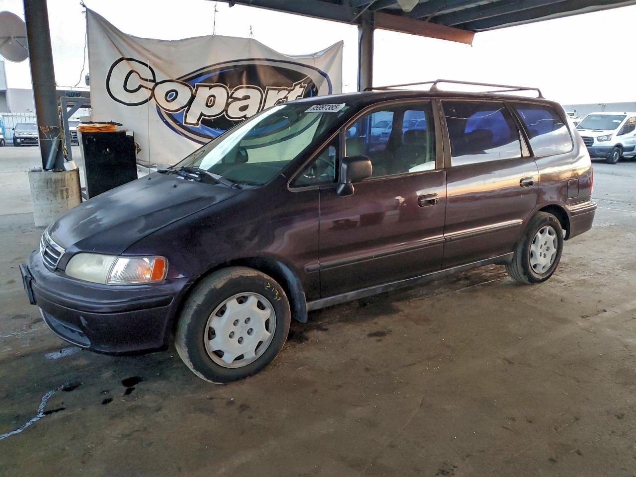 1998 Honda Odyssey LX, VIN JHMRA3864WC005447 — Front end