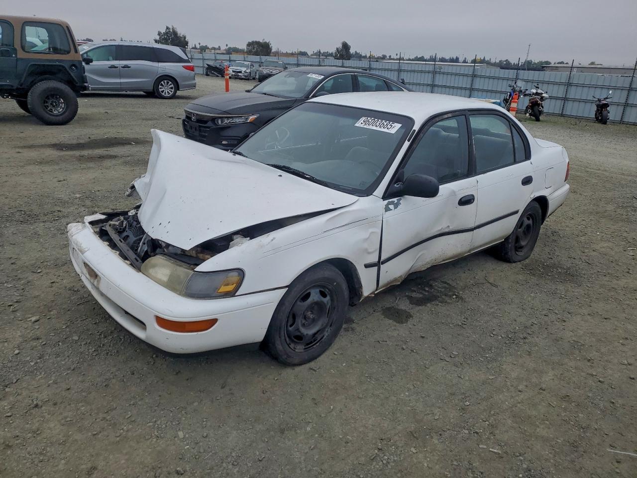 1995 Toyota Corolla DX, VIN 1NXAE09B1SZ283543 — Front end