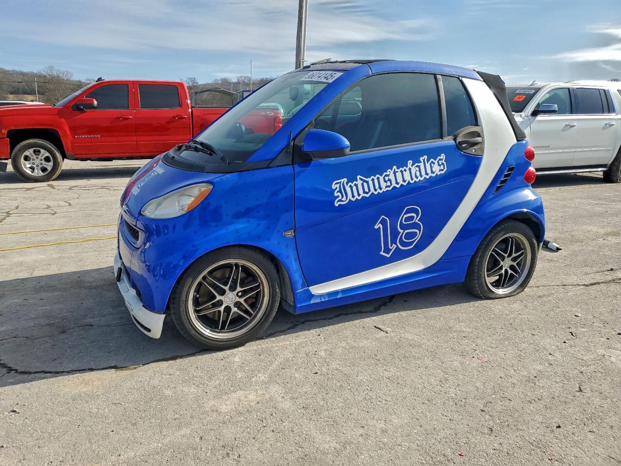 2011 Smart fortwo Passion, VIN WMEEK3BAXBK443000 — Minor dents and scratches